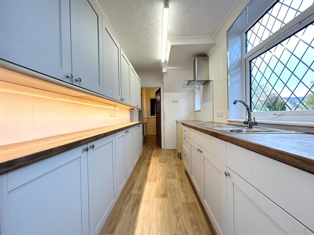 Property photo 2 of 16 Kitchen