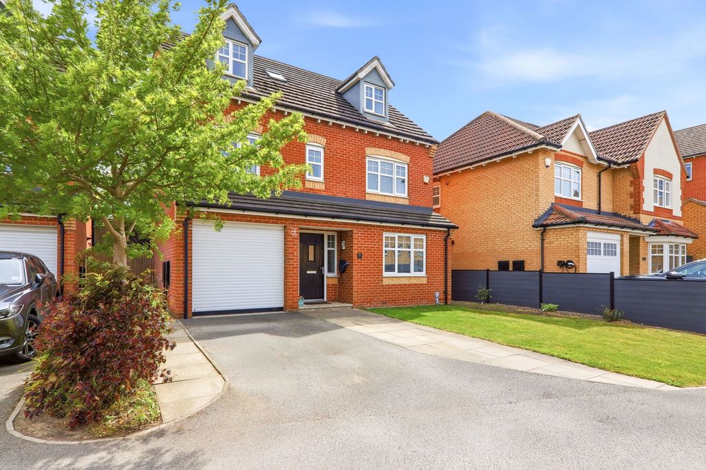 Property photo 2 of 32