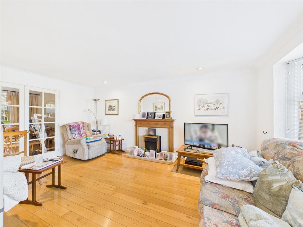 Property photo 2 of 18 Cam02435G0-Pr0108-Still029.Jpg