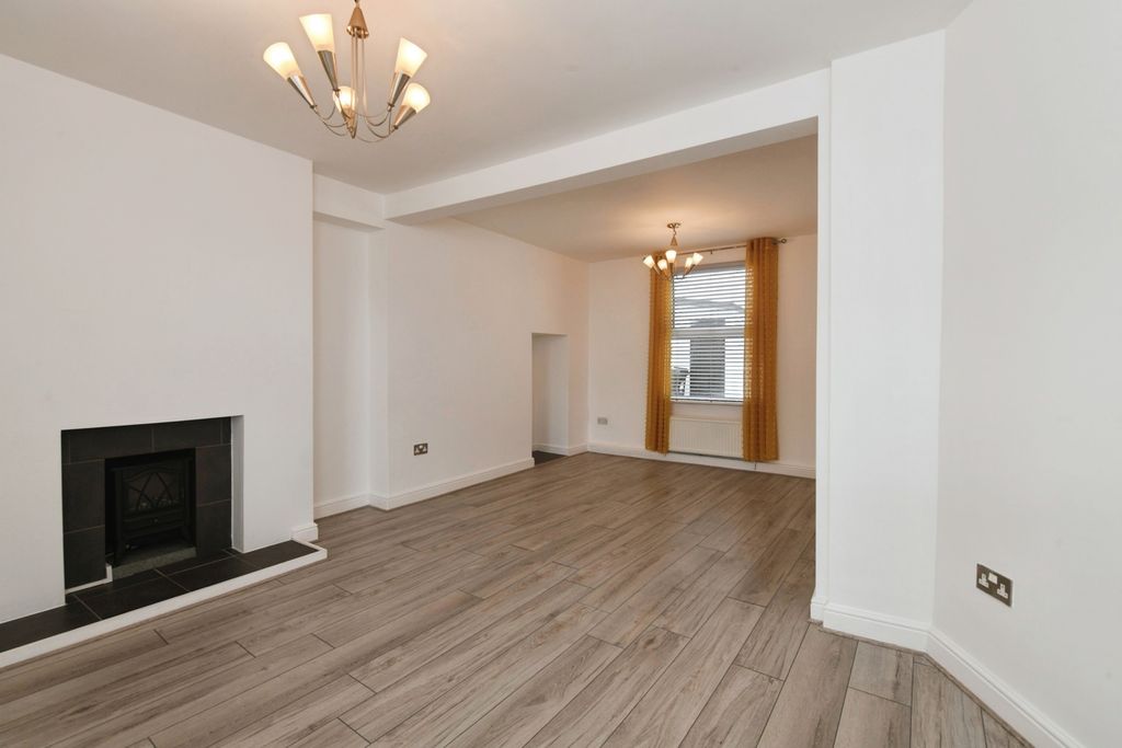 Property photo 2 of 10 Photo