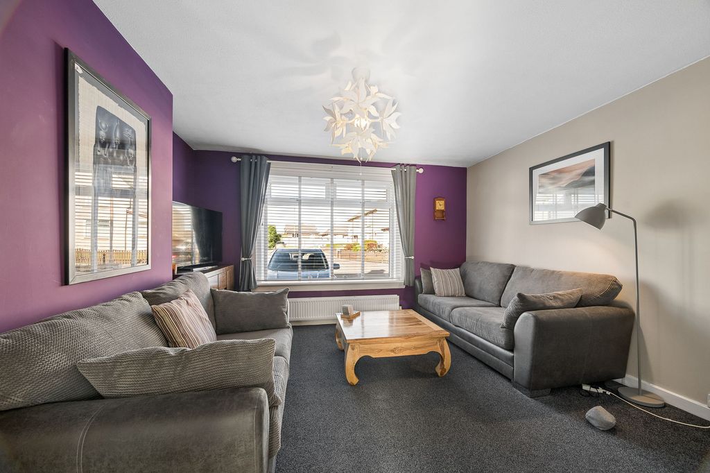 Property photo 2 of 35