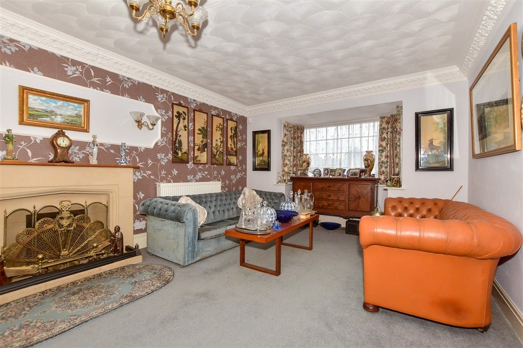 Property photo 2 of 18 Lounge