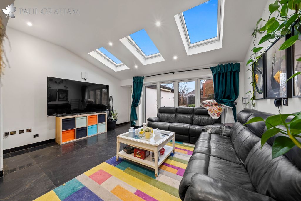 Property photo 3 of 17 Dsc03943