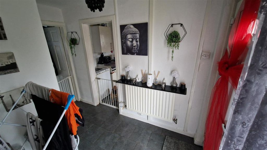 Property photo 3 of 12 Entrance Hall