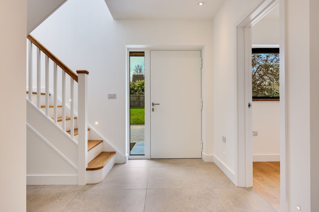 Property photo 2 of 24 Img0407