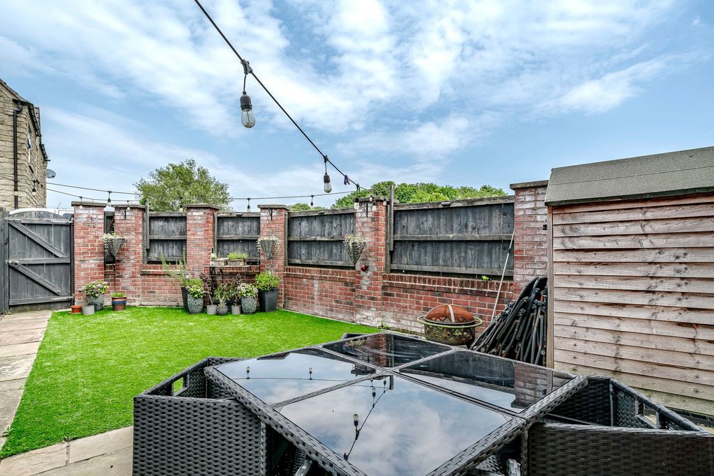 Property photo 3 of 33