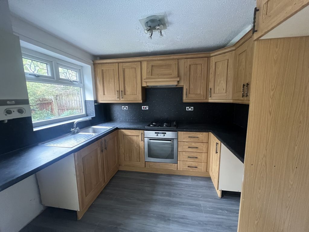 Property photo 3 of 9 Kitchen