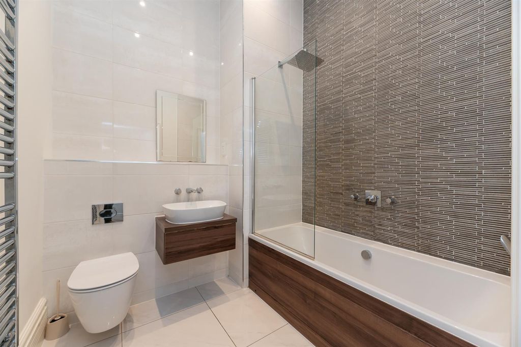 Property photo 3 of 15 Bathroom