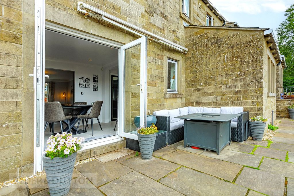 Property photo 2 of 22 Rear Garden