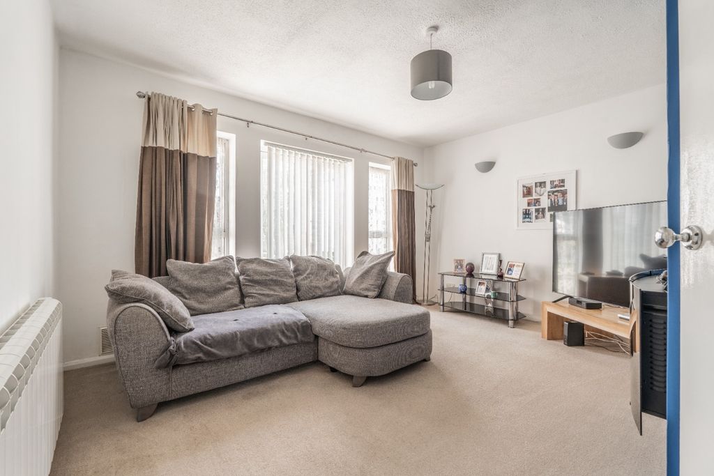 Property photo 2 of 15 5105542