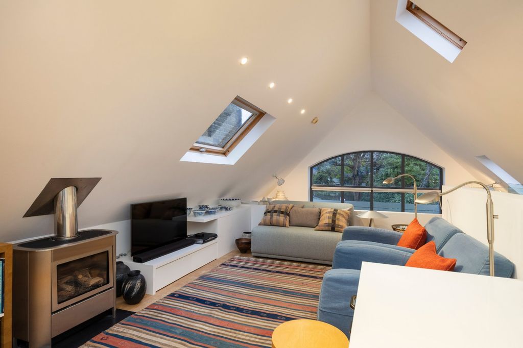 Property photo 3 of 17