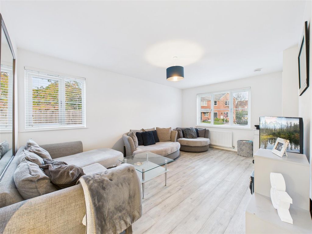 Property photo 2 of 18 Living Room