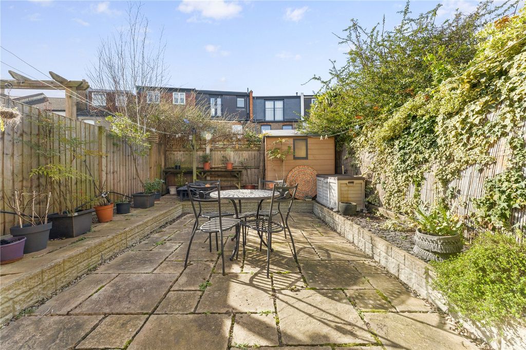 Property photo 2 of 15 Picture No. 11
