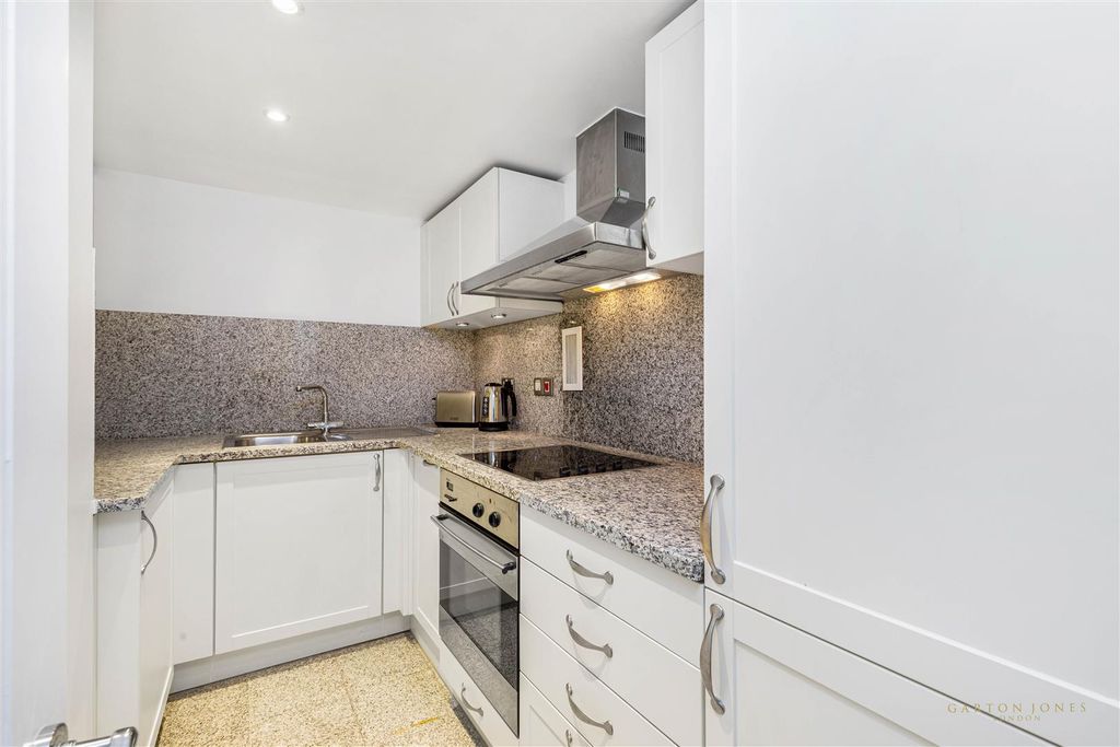 Property photo 2 of 15 Kitchen