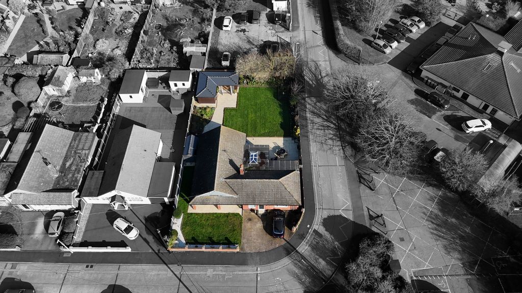 Property photo 2 of 34