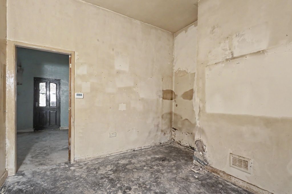 Property photo 3 of 16 188 Plungington Road, Preston, Lancashire, Pr1 7Ub