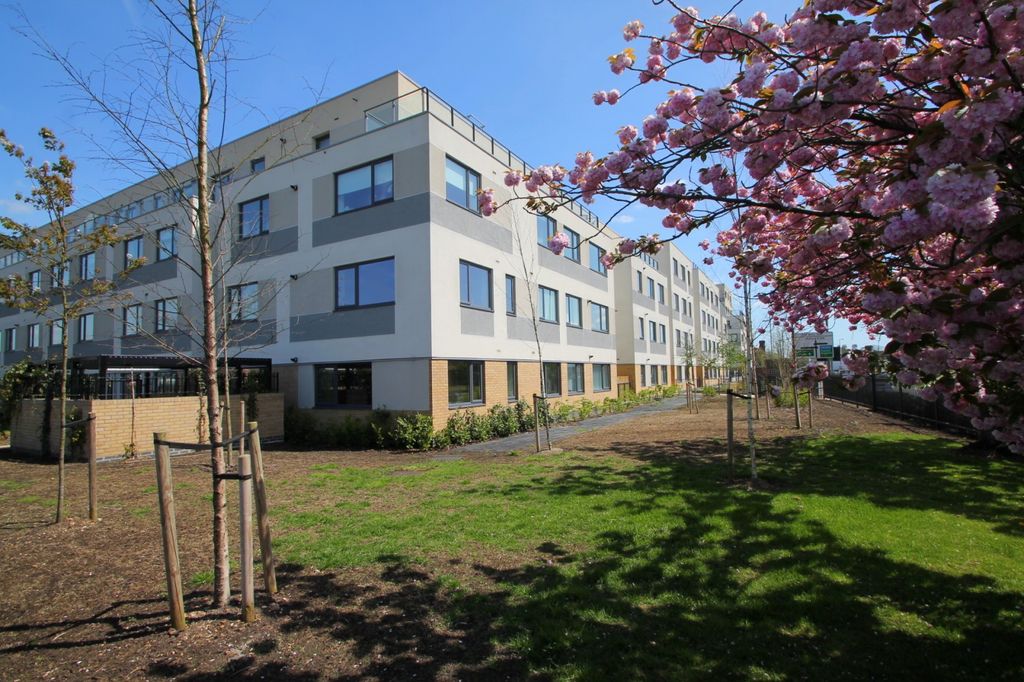 Property photo 1 of 9 Front (Main)