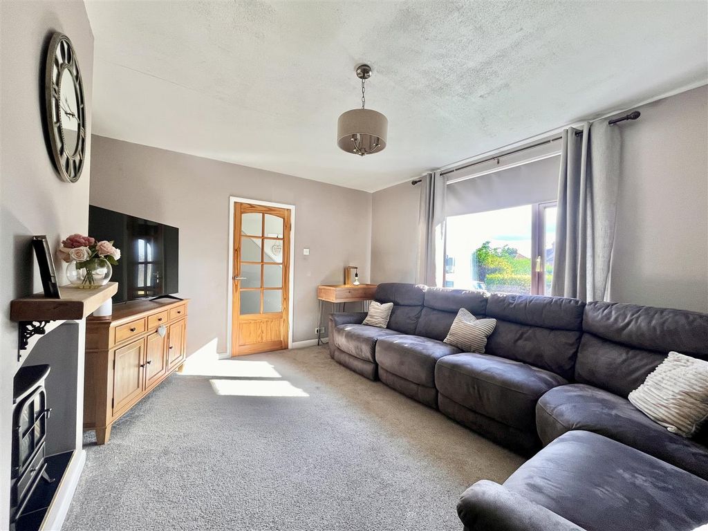 Property photo 3 of 25