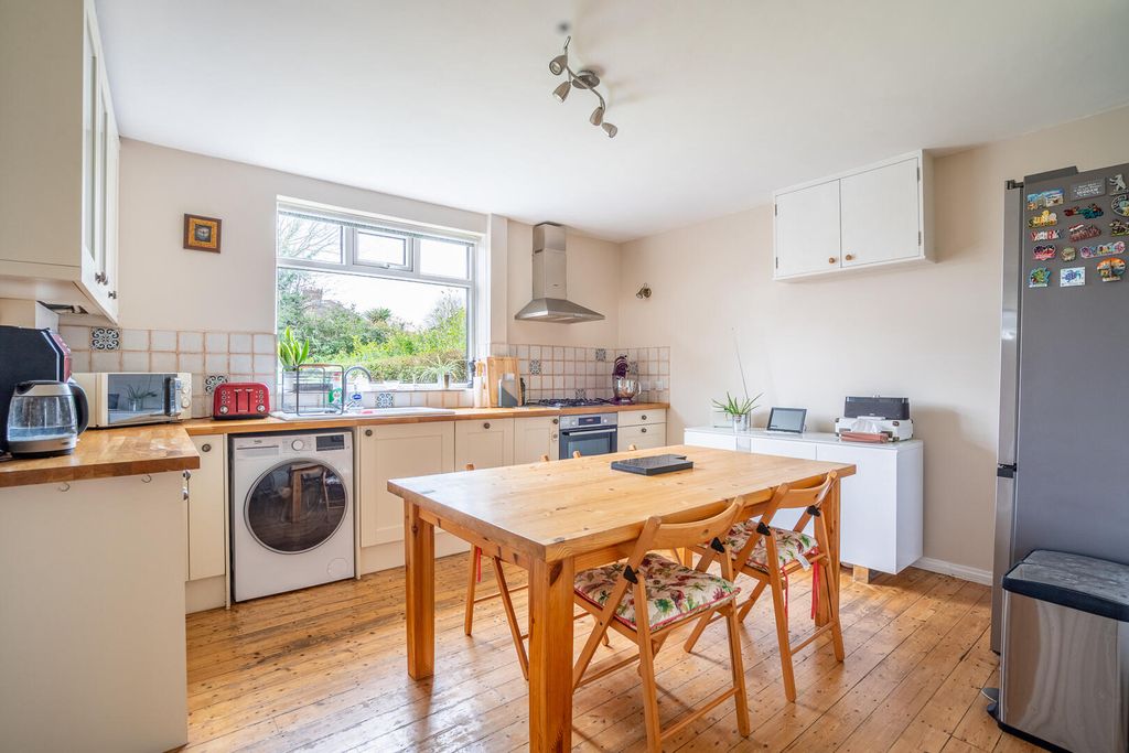 Property photo 2 of 17 Kitchen