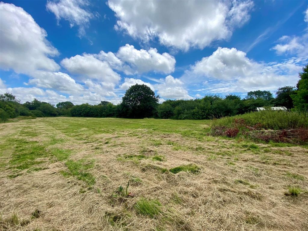 Property photo 3 of 14 B4.Jpg