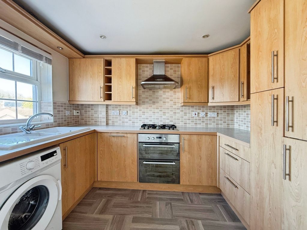 Property photo 2 of 11 Kitchen 1