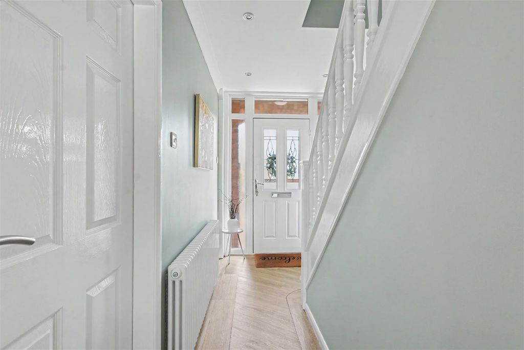 Property photo 2 of 30 Entrance Hall_1.Jpeg
