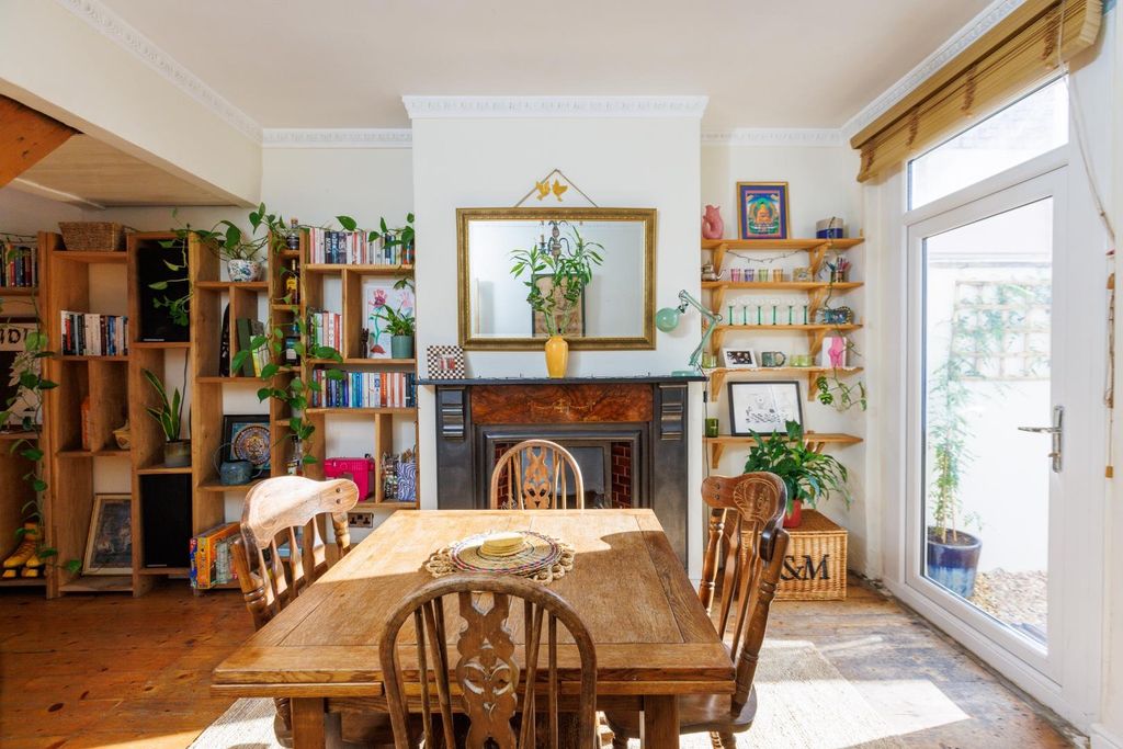 Property photo 3 of 32 15 Beryl Road-9.Jpg