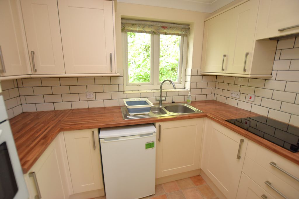 Property photo 3 of 8 Kitchen