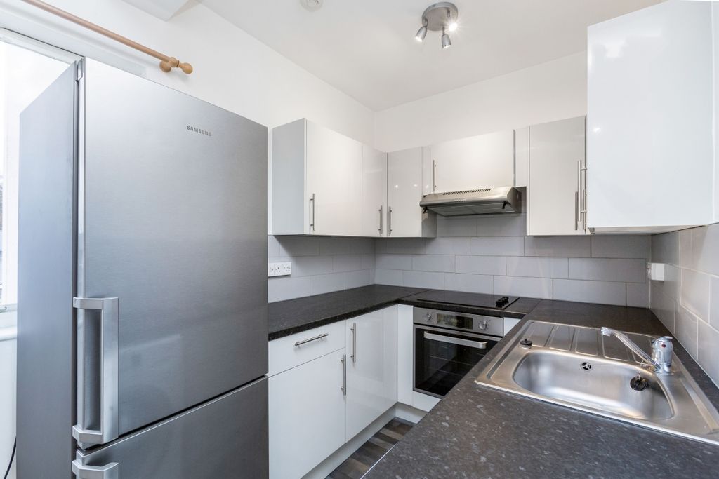 Property photo 3 of 12 Kitchen