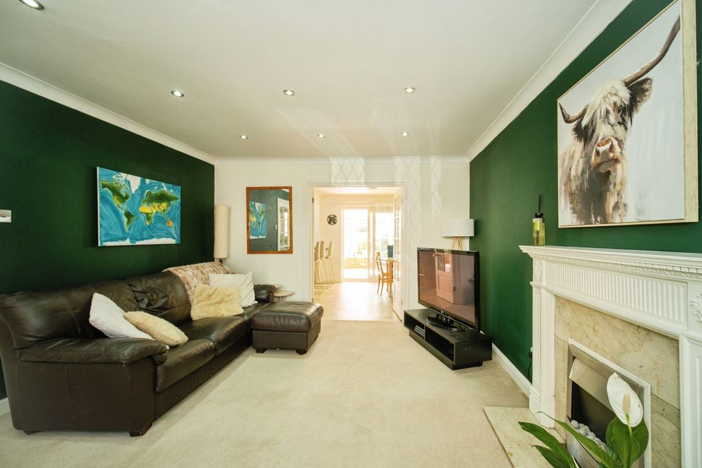 Property photo 3 of 18