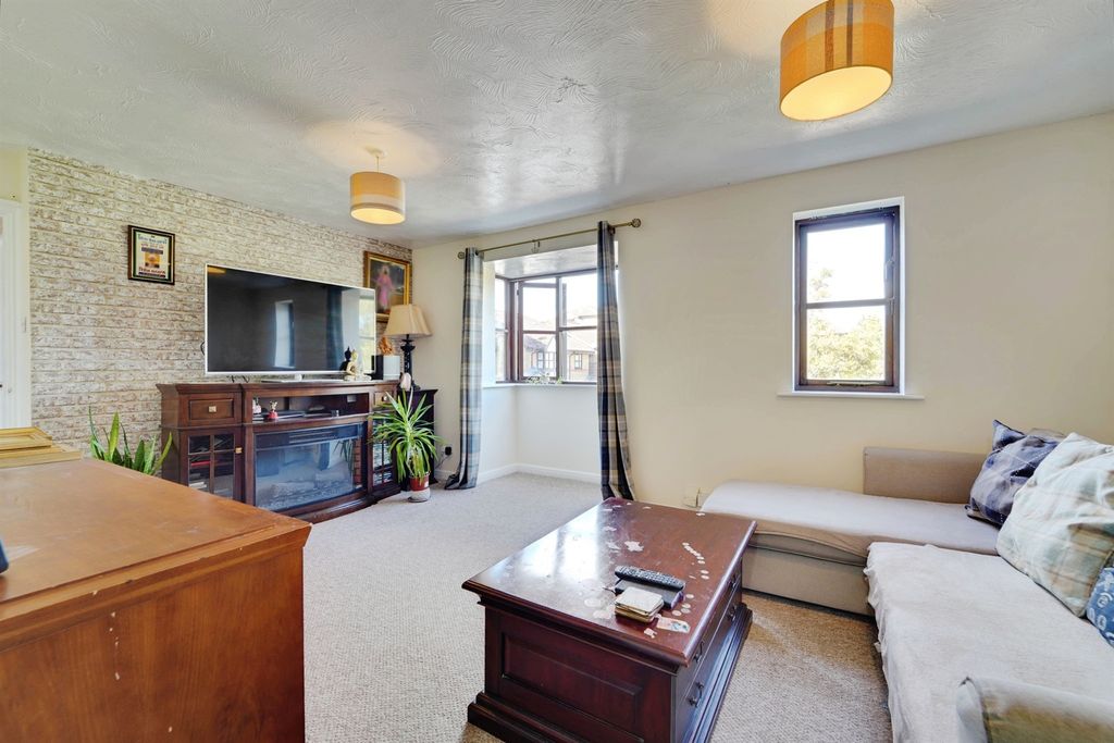 Property photo 3 of 20