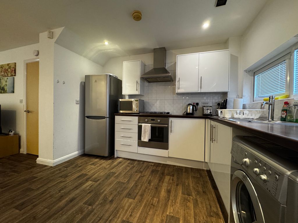 Property photo 3 of 11 Gallery