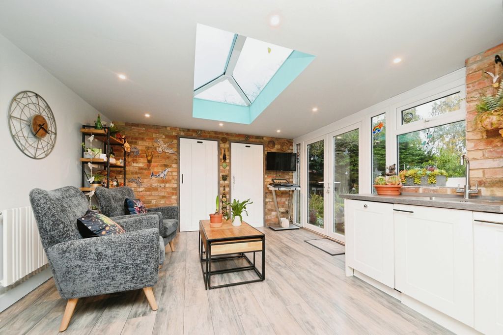 Property photo 3 of 11 1006