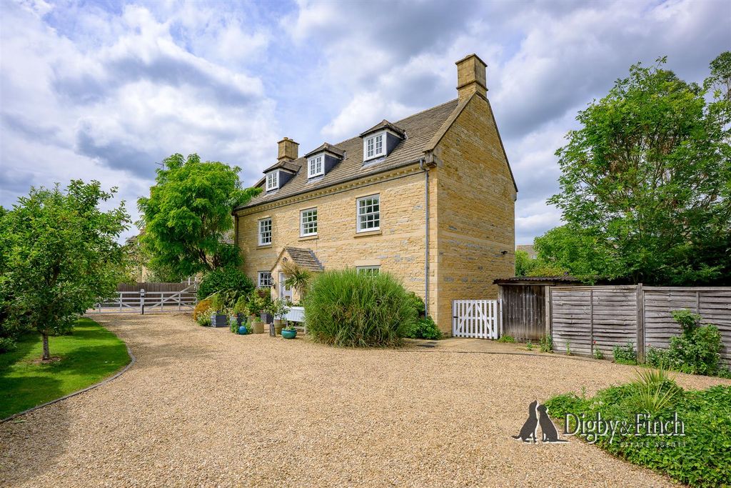 Property photo 1 of 31