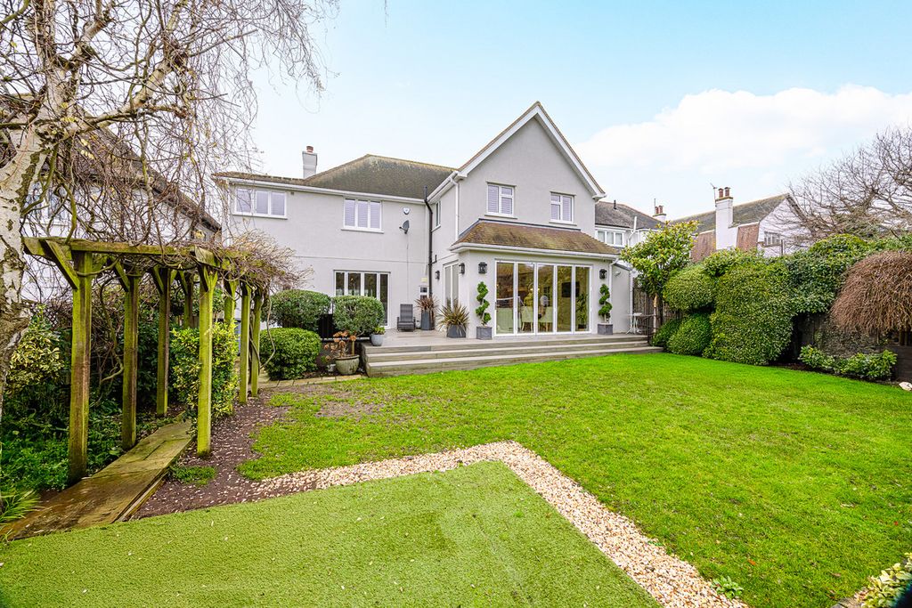 Property photo 2 of 41