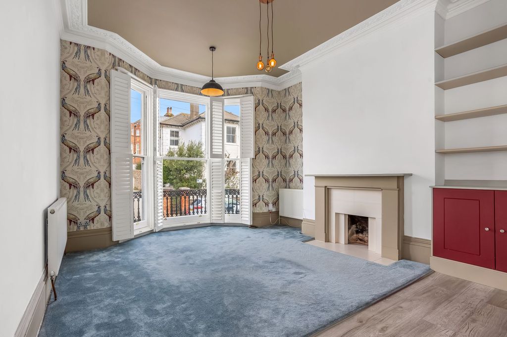 Property photo 3 of 17