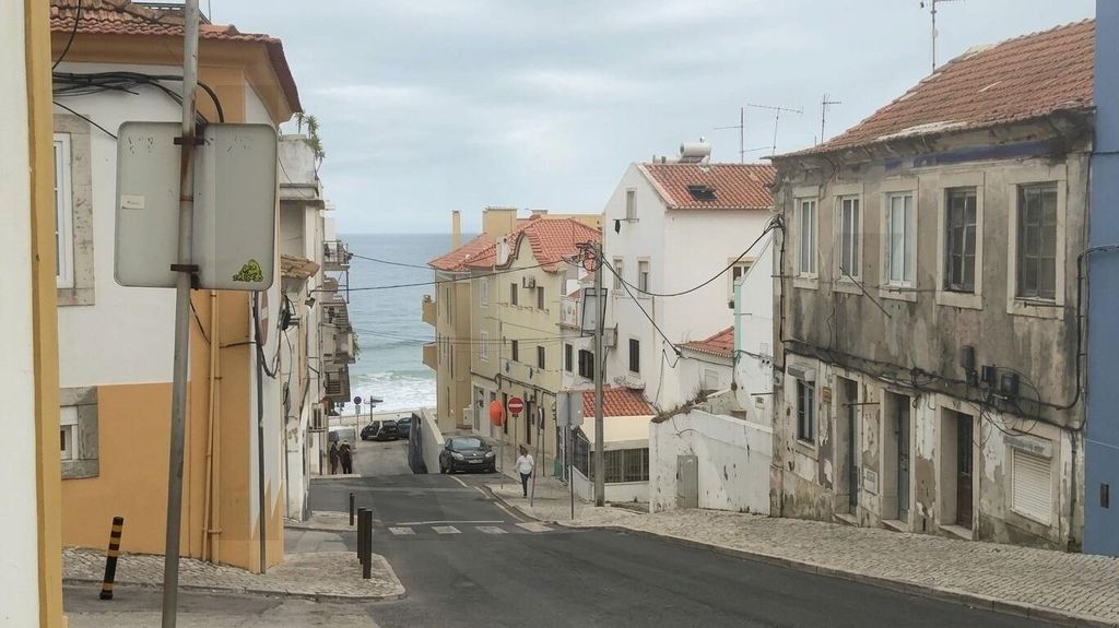 Property photo 1 of 13 Exclusive Investment Opportunity In Sesimbra | Building To Restore 50 Metres From The Sea