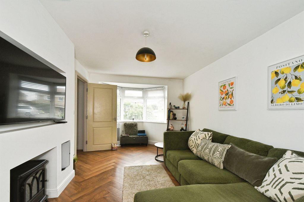 Property photo 2 of 11