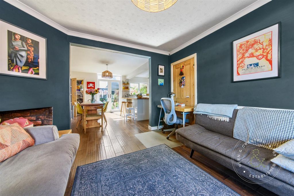 Property photo 3 of 29 Daisy-Street-17.Jpg