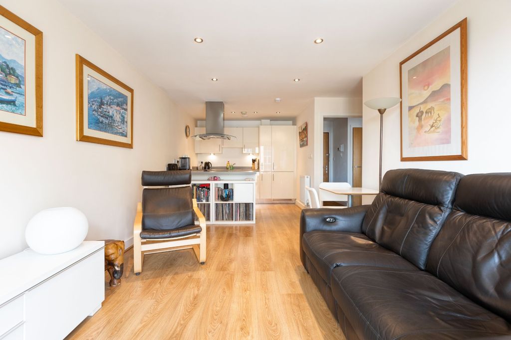 Property photo 2 of 12 Picture No. 21