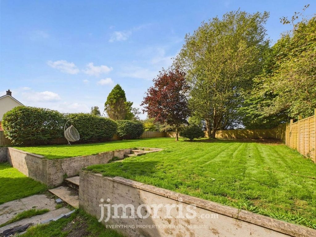 Property photo 2 of 42
