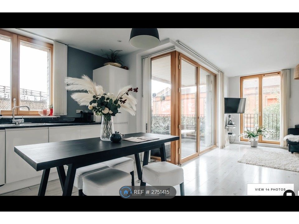 Property photo 1 of 22 Open Plan Living Room - With South Facing Balcony