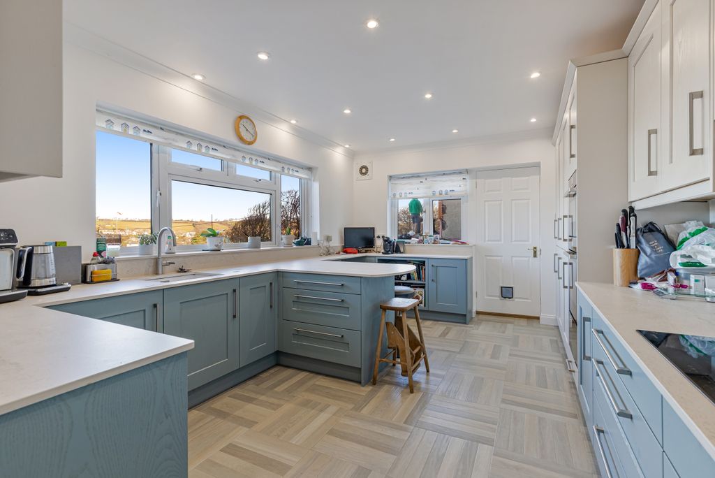 Property photo 3 of 17 A12 - Noss Mayo, Stoke Road, Westonhay - 251210