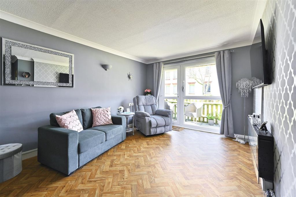 Property photo 2 of 19 16 Homelawn House - Tn401Pn (8).Jpg