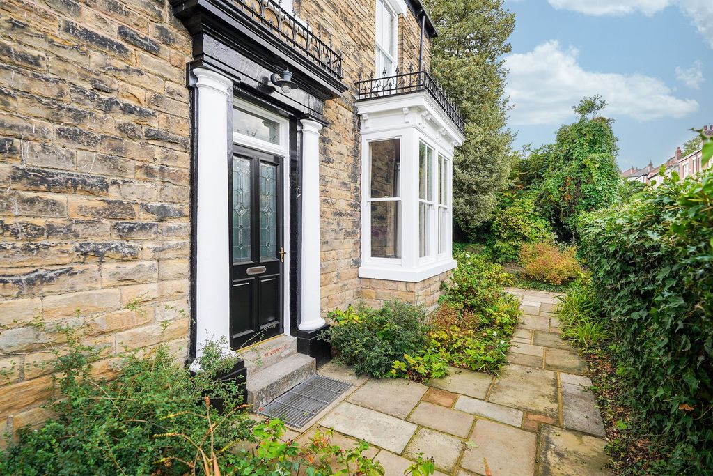 Property photo 1 of 25