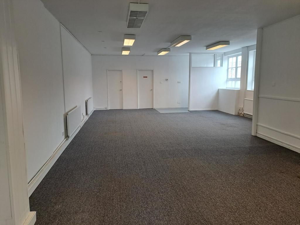 Property photo 3 of 9 Photo 5