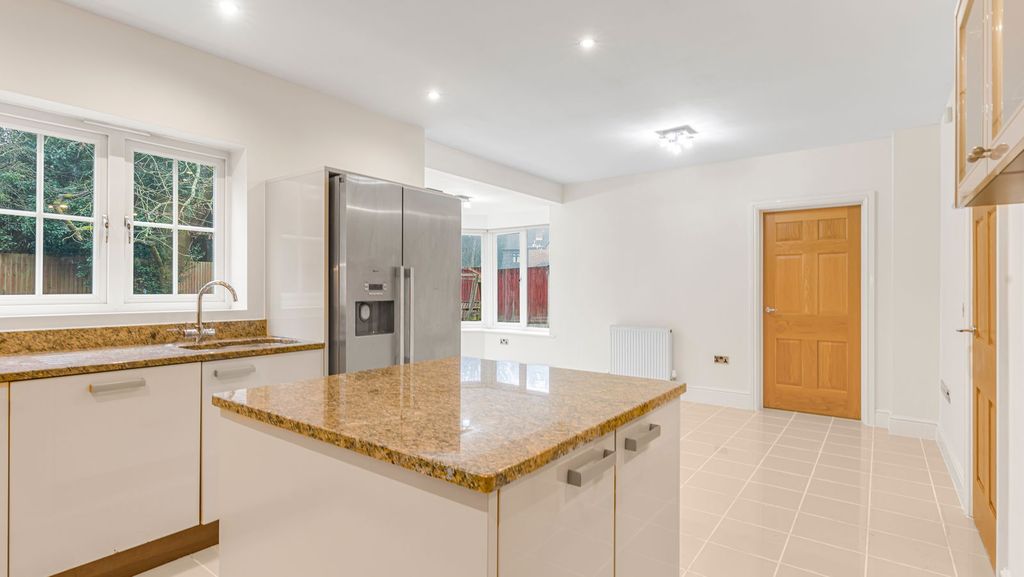 Property photo 2 of 41