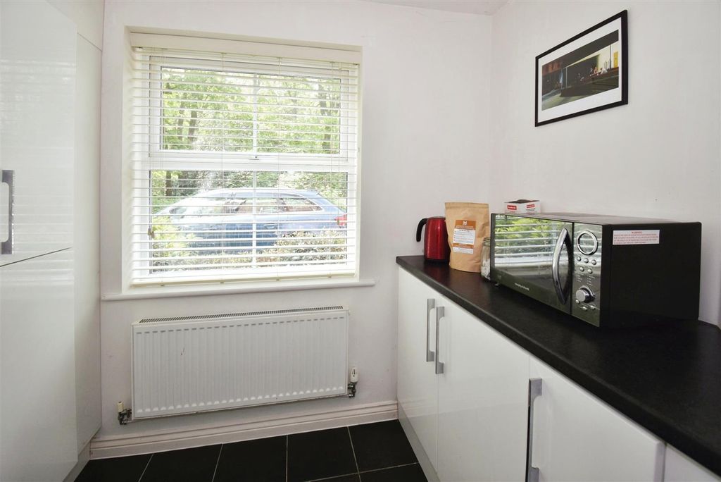 Property photo 3 of 20 Cw Breakfast Area.Jpg