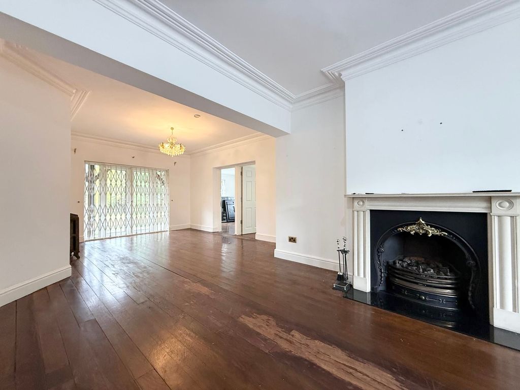 Property photo 2 of 22