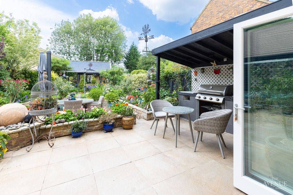 Property photo 2 of 38 4414254
